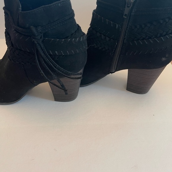 Fergalicious Women’s Black Capital Suede Ankle Boots Tassle Side Zip Size 8.5 - Picture 5 of 10